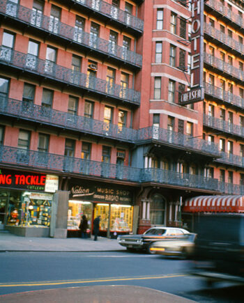 Albert "Scopin" Schöpflin – Ladenpassage Chelsea Hotel Eingang