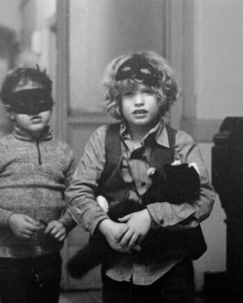 Albert "Scopin" Schöpflin – Children playing at the hotel