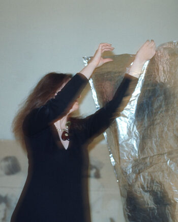 Albert "Scopin" Schöpflin – Sandy mit dem Heliumkissen, ein Geschenk von Andy Warhol