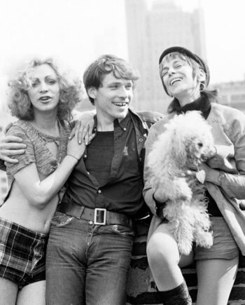Albert "Scopin" Schöpflin – Holly Woodlawn, Rosa von Praunheim und Shirley Clark  auf dem Dach des Chelsea