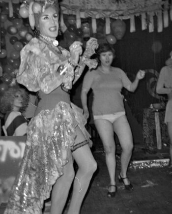 Albert "Scopin" Schöpflin – Szene aus "Vain Victory", die Warhol Crowd spielt sich selbst